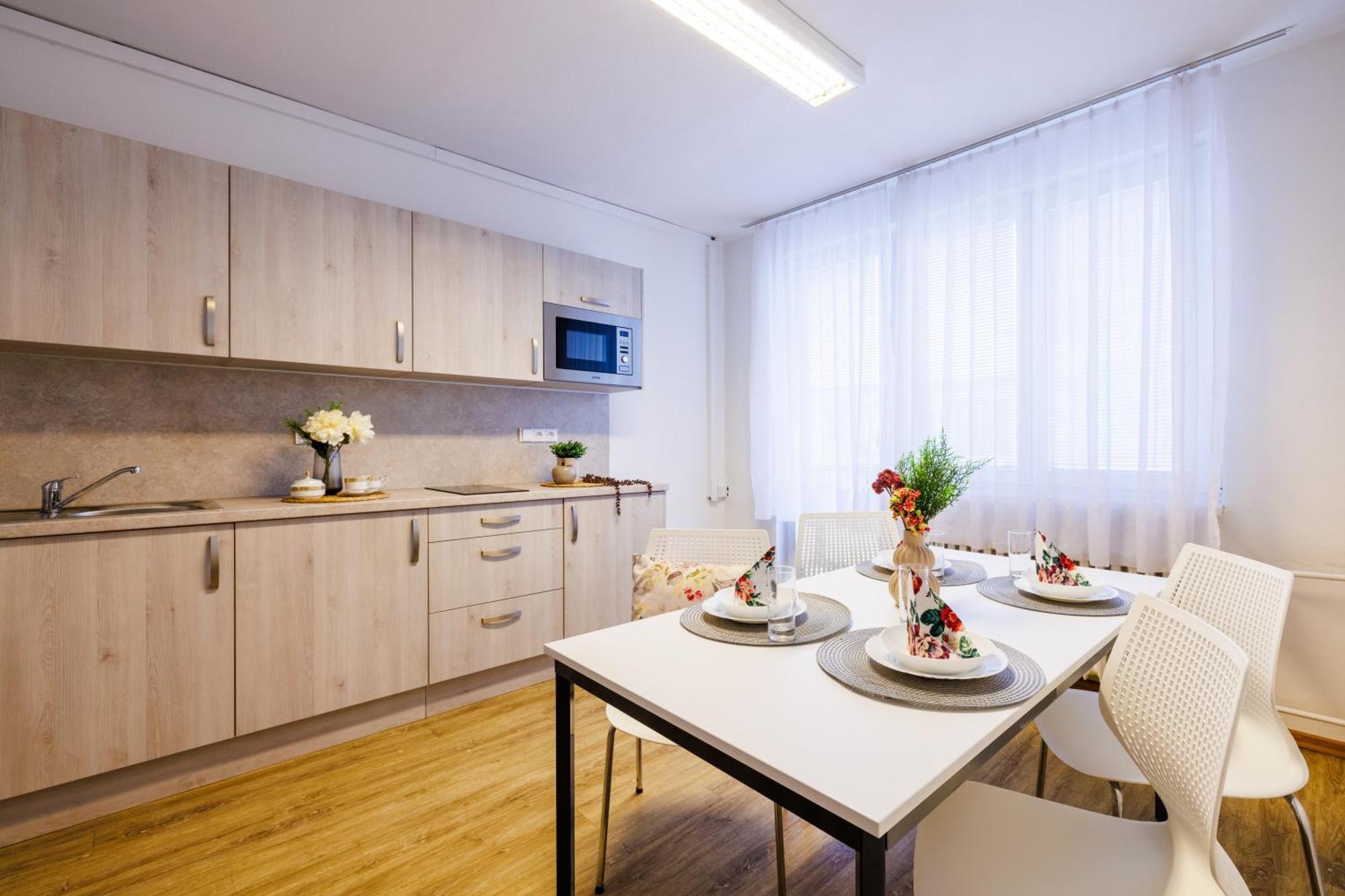 Ubytovna u nádraži Ceske Budejovice Exterior foto