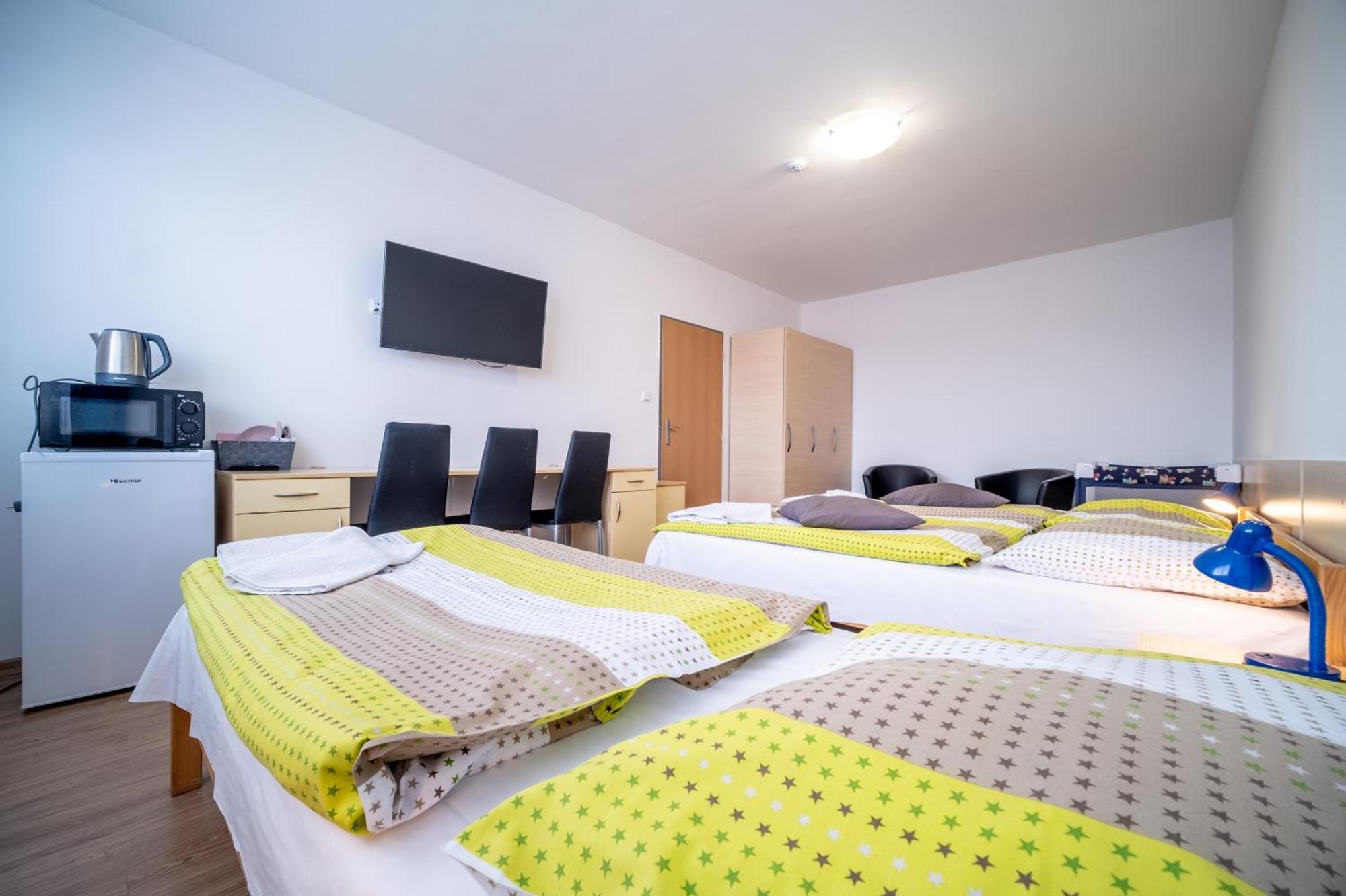 Ubytovna u nádraži Ceske Budejovice Exterior foto