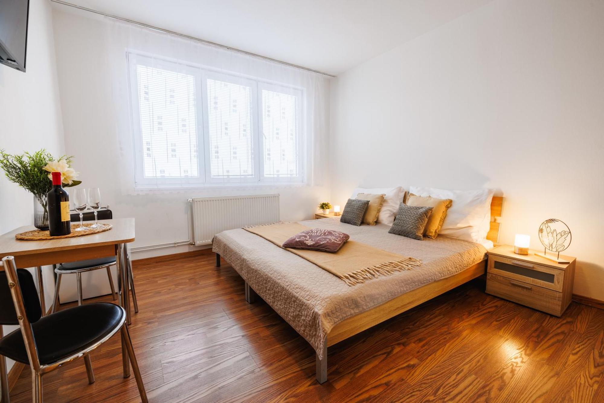 Ubytovna u nádraži Ceske Budejovice Exterior foto