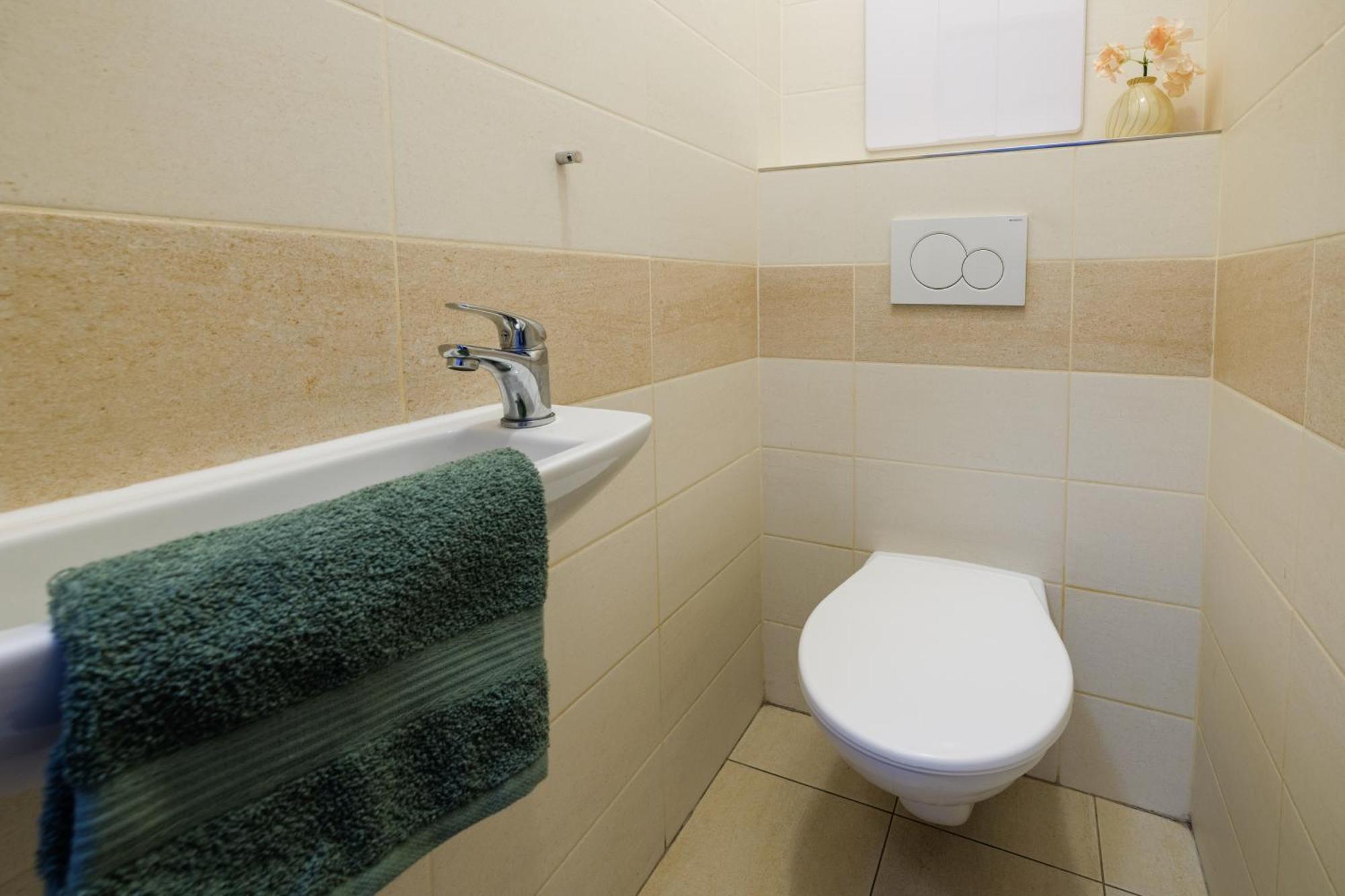 Ubytovna u nádraži Ceske Budejovice Exterior foto