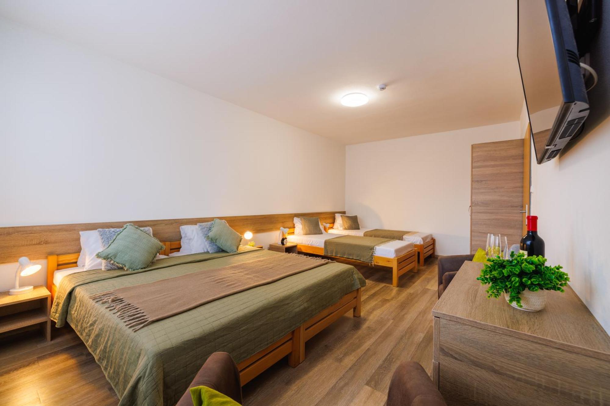 Ubytovna u nádraži Ceske Budejovice Exterior foto