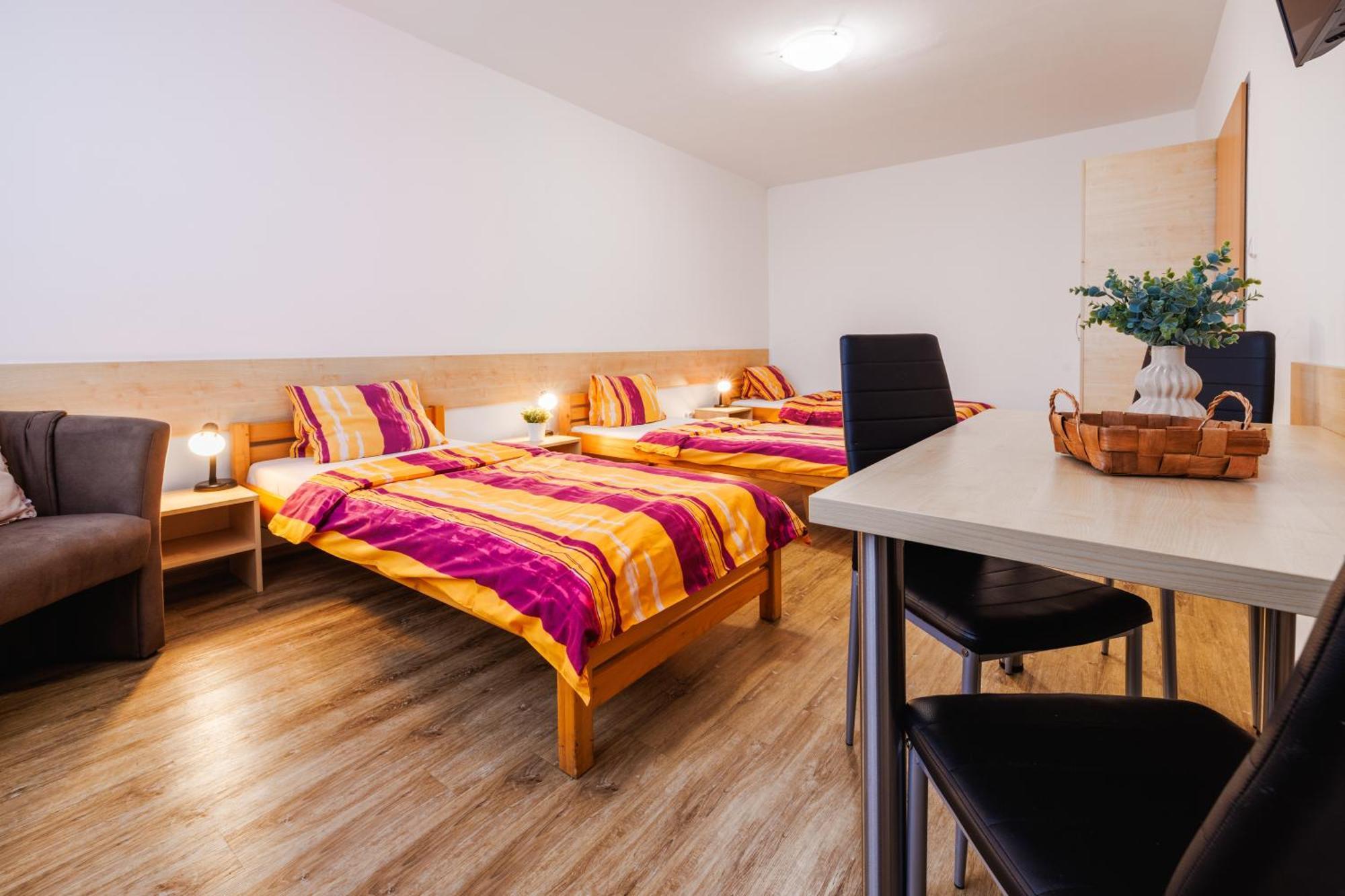 Ubytovna u nádraži Ceske Budejovice Exterior foto